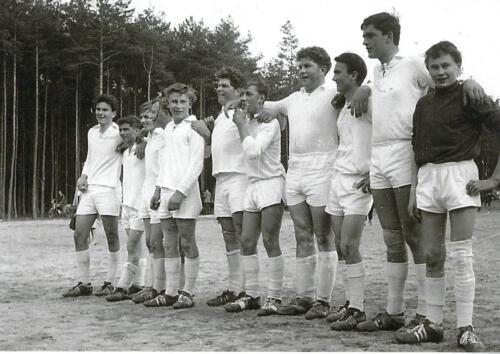 um 1960 Jugendmannschaft auf der "Distlerwiese"